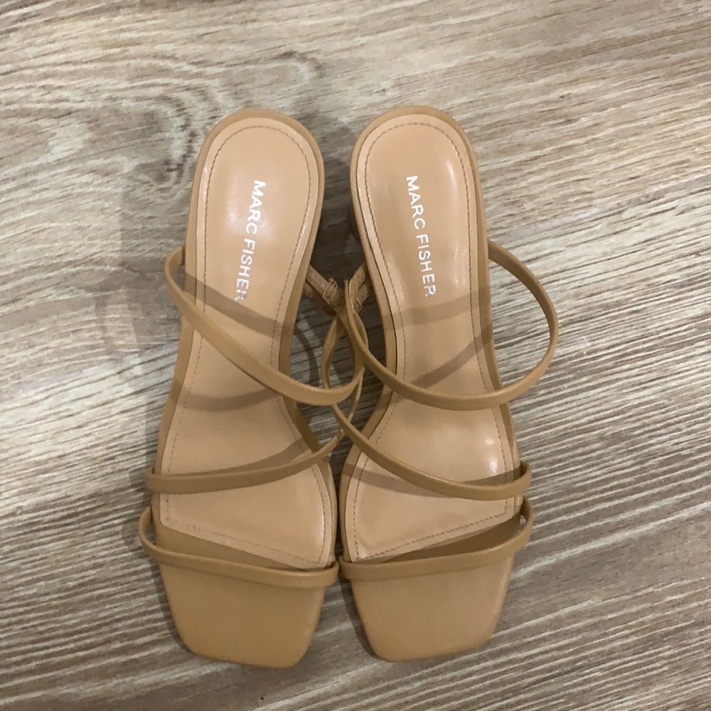 Marc fisher brown/ nude short heels